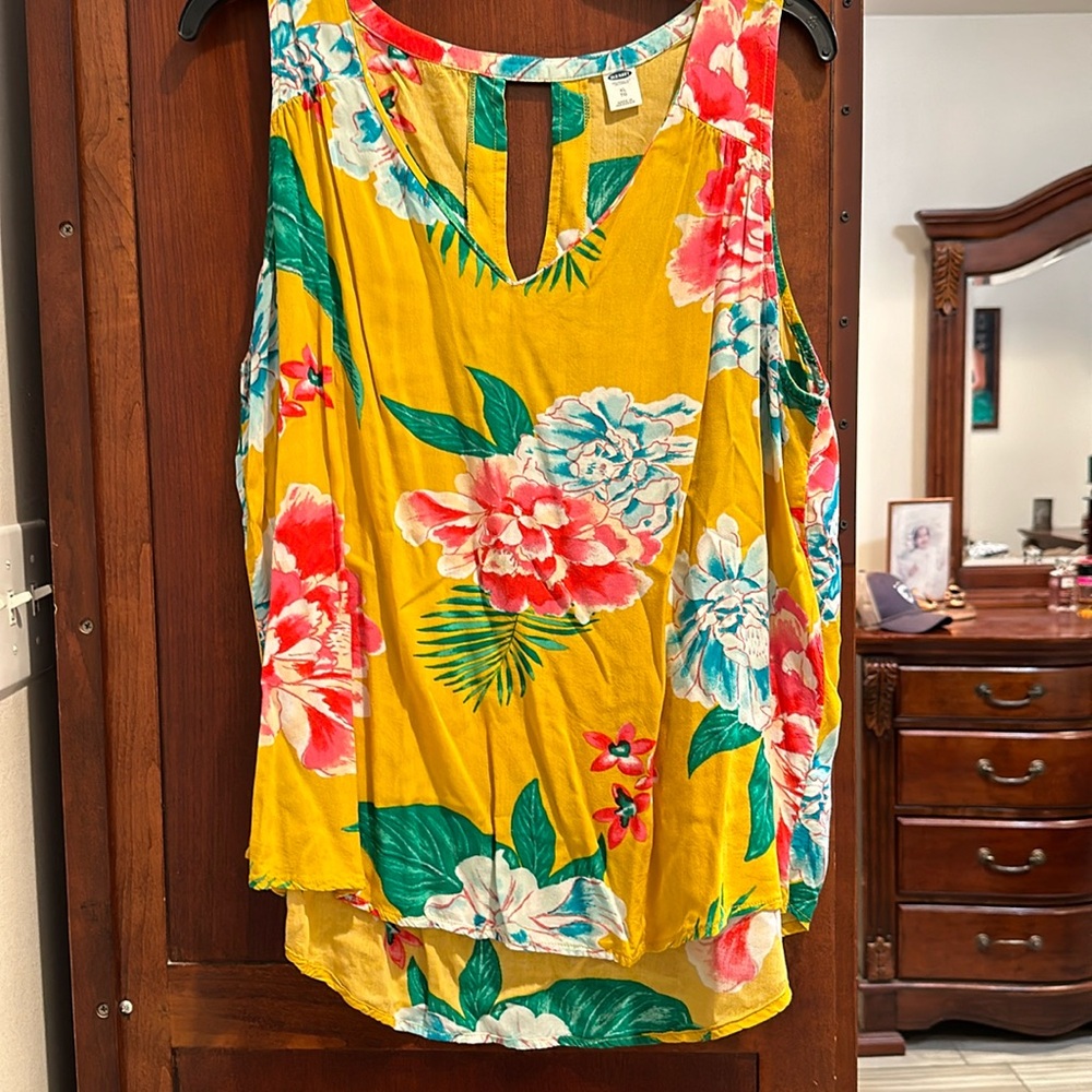 Old navy vacation calling top